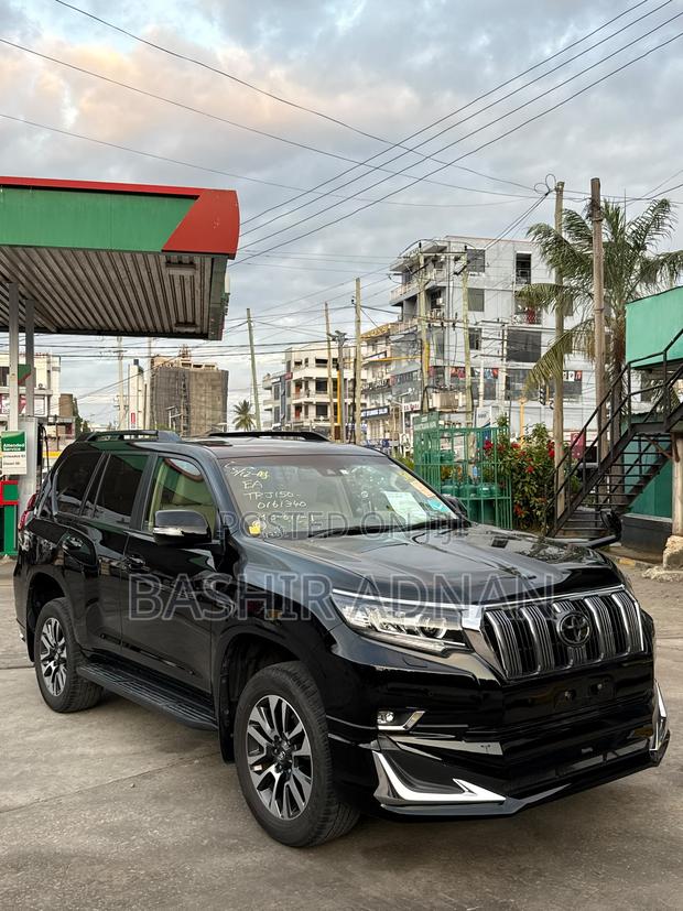 Toyota Land Cruiser Prado 2.7 2023 Matt Black