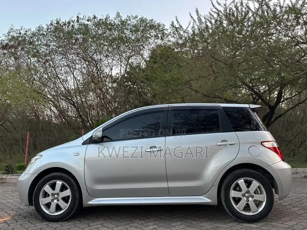 Toyota IST 2006 Silver