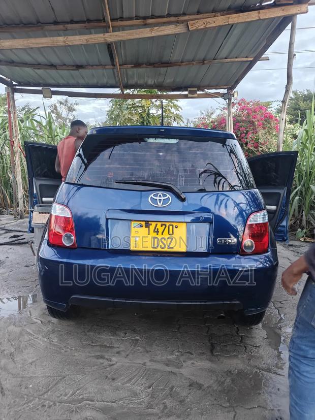 Toyota IST 2006 Blue
