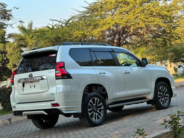 Toyota Land Cruiser Prado 2023 White