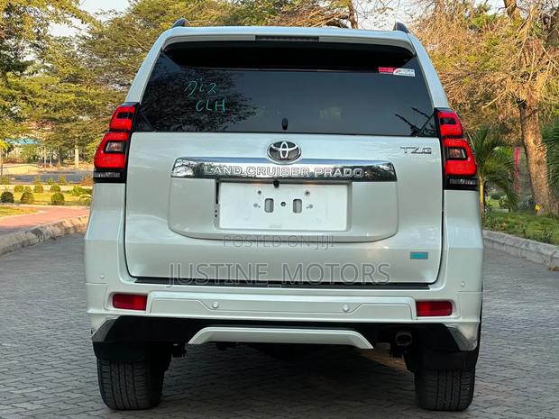 Toyota Land Cruiser Prado 2023 White