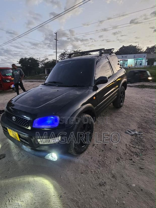Toyota RAV4 Base 4x4 1999 Black