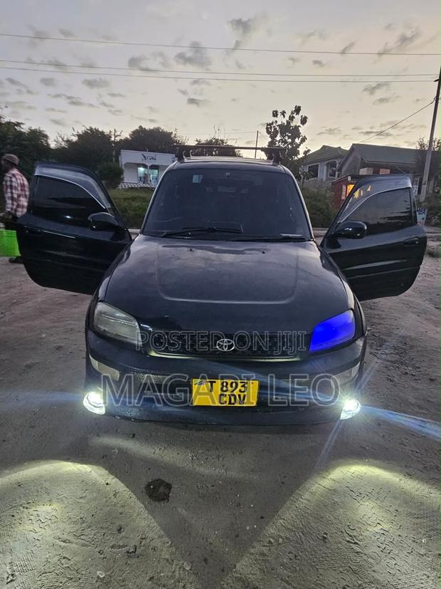 Toyota RAV4 Base 4x4 1999 Black