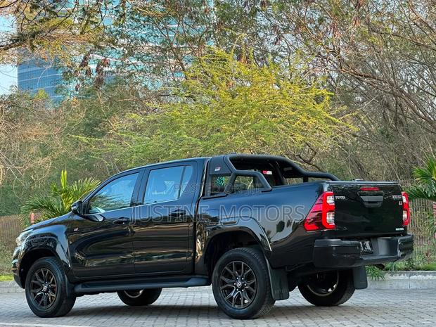 Toyota Hilux 2023 Black