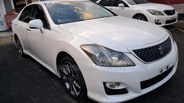 Toyota Crown 2009 Off white