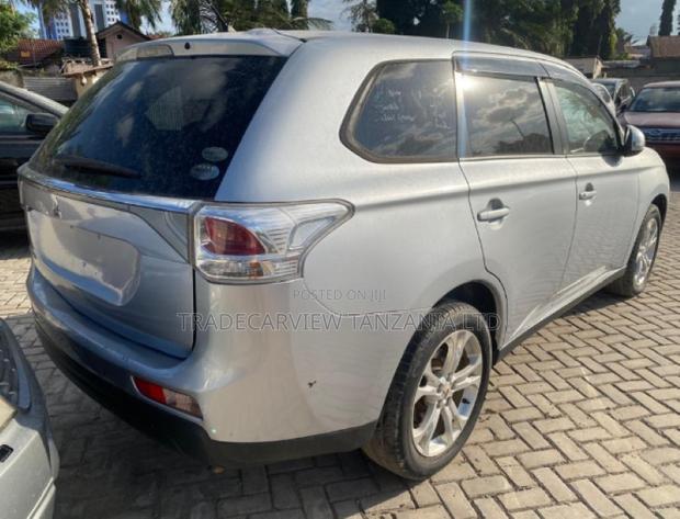 Mitsubishi Outlander 2013 Silver