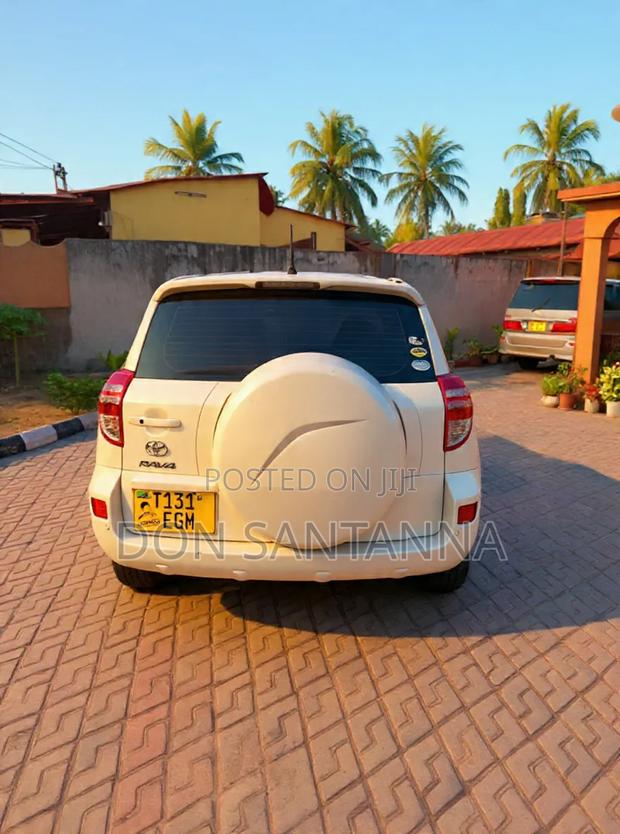 Toyota RAV4 2005 White