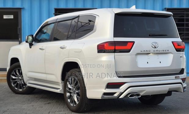 New Toyota Land Cruiser LC300 2023 White