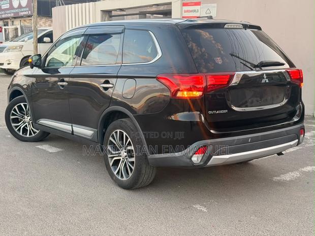 Mitsubishi Outlander 2016 Black