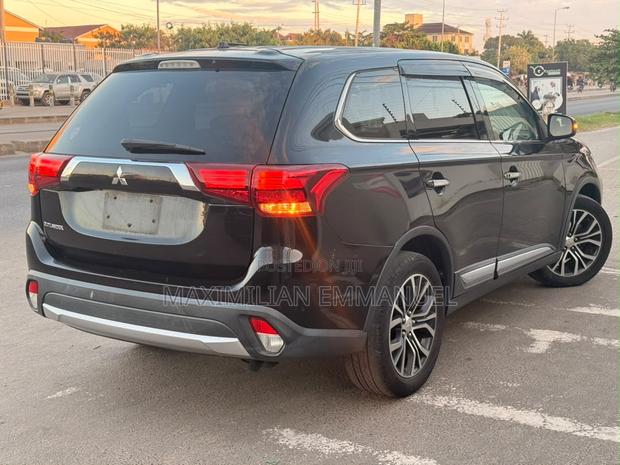 Mitsubishi Outlander 2016 Black