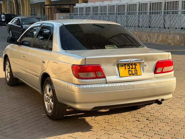 Toyota Carina 2000 Silver