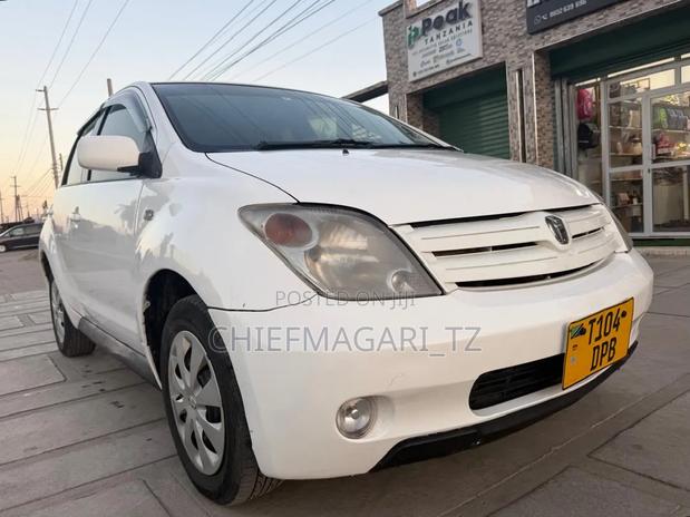 Toyota IST 2004 Off white