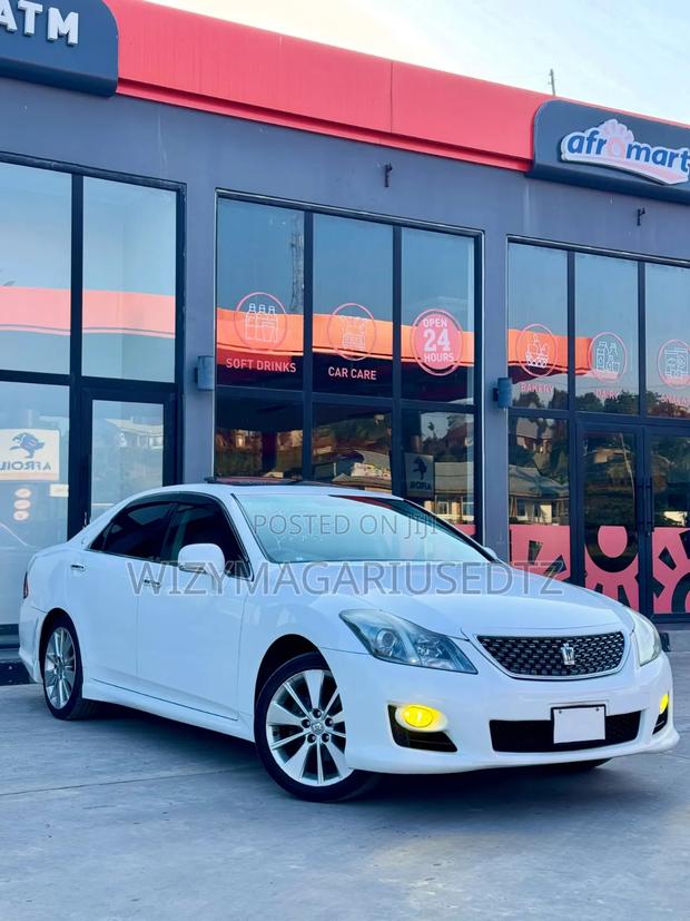 Toyota Crown 2009 White