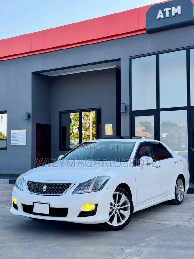 Toyota Crown 2009 White