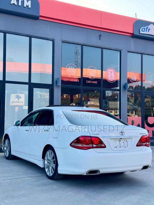 Toyota Crown 2009 White