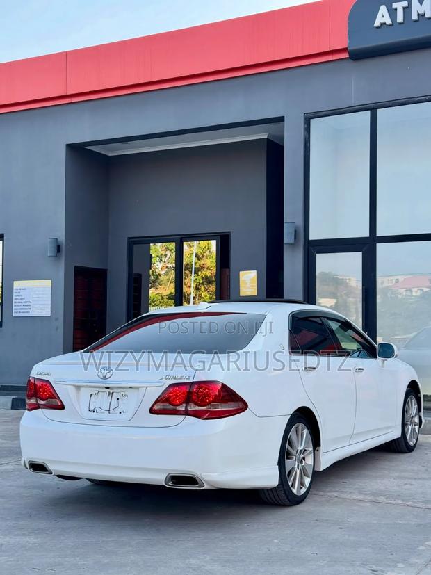 Toyota Crown 2009 White