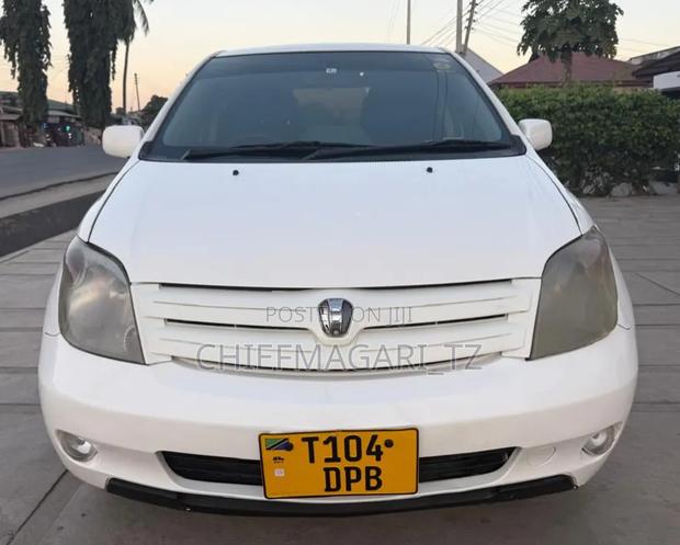 Toyota IST 2004 Off white