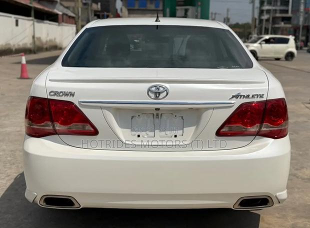 Toyota Crown 2008 White