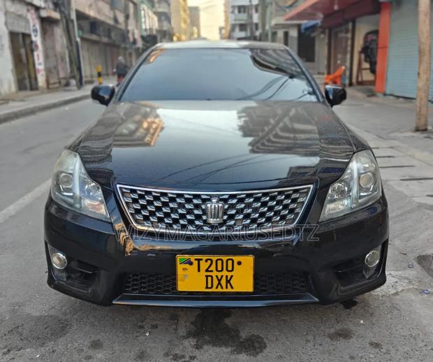 Toyota Crown 2010 Matt Black