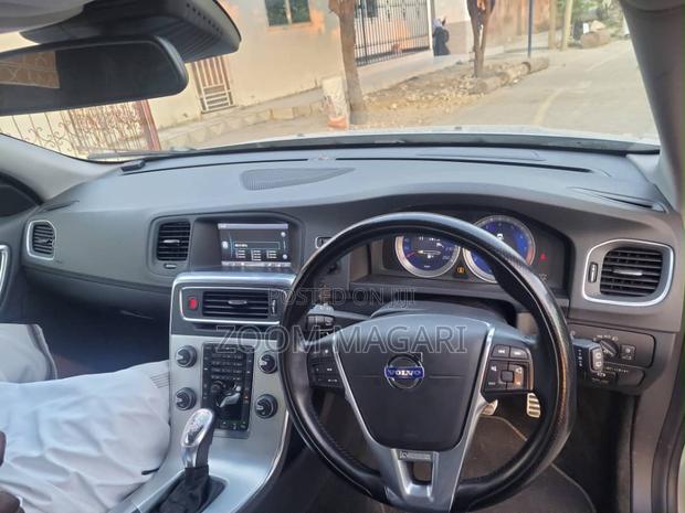 Volvo V60 2012 Silver