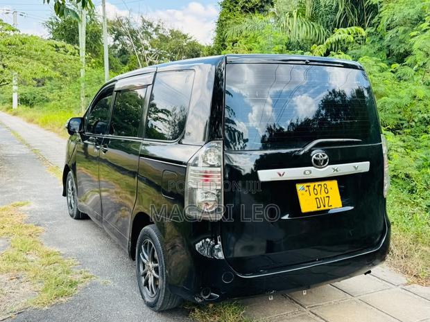 Toyota Voxy Trans-X 2WD 5-Seater 2010 Black