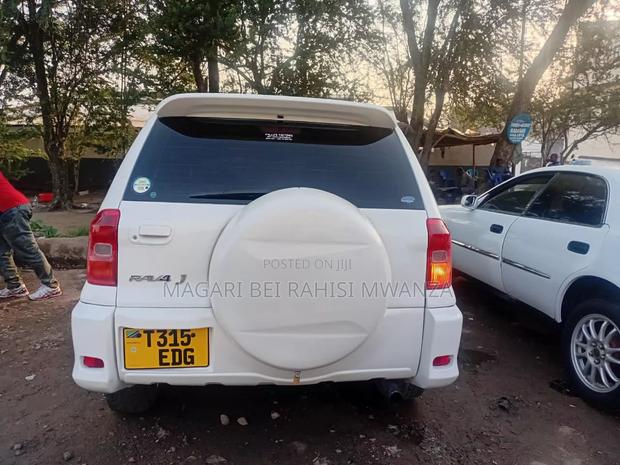 Toyota RAV4 2005 White
