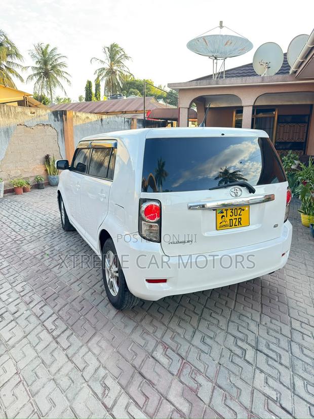 Toyota Corolla Rumion 2010 White