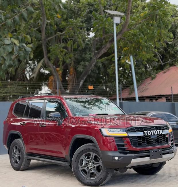 New Toyota Land Cruiser 2025 Red