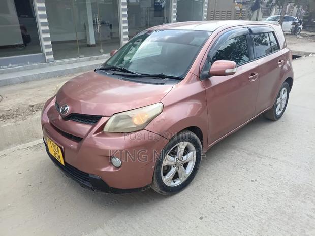 Toyota IST 2007 Pink