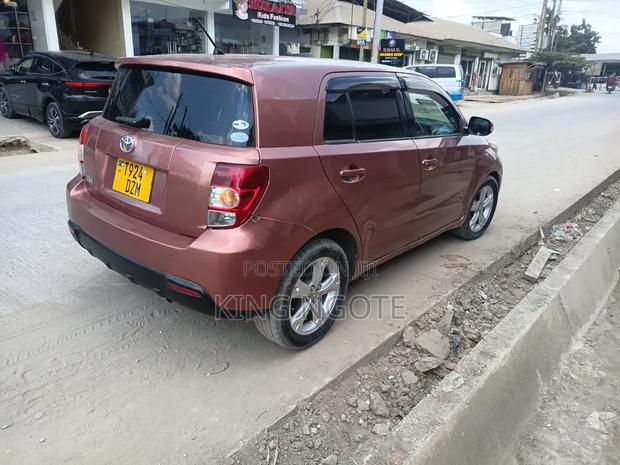 Toyota IST 2007 Pink