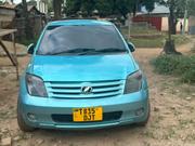 Toyota IST 2005 Green for sale