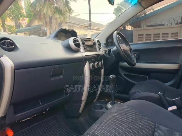Toyota IST 2005 Green
