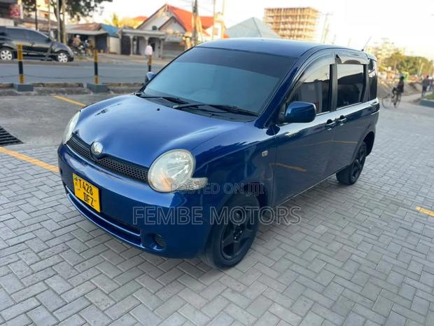 Toyota Sienta 2005 Blue