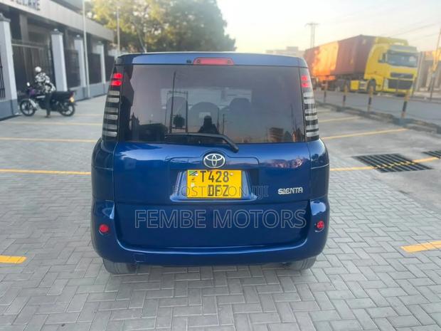 Toyota Sienta 2005 Blue