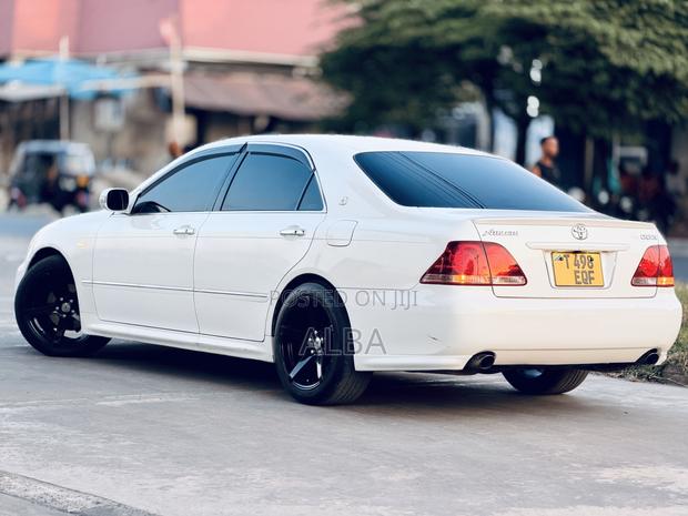 Toyota Crown 2007 White