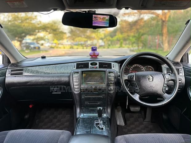 Toyota Crown 2007 White