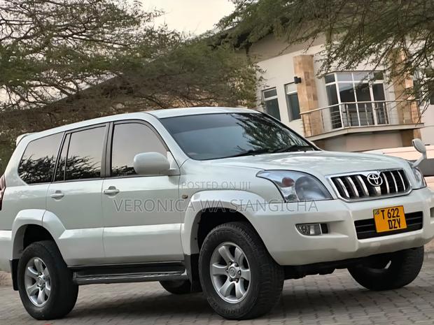 Toyota Land Cruiser Prado 2006 White
