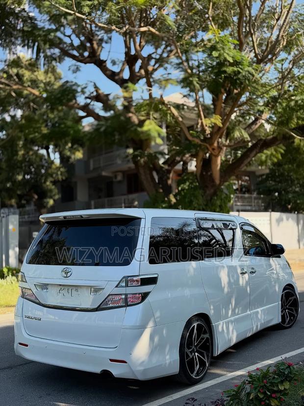 Toyota Vellfire 2010 Pearl