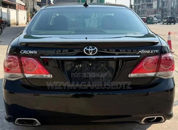 Toyota Crown 2010 Matt Black