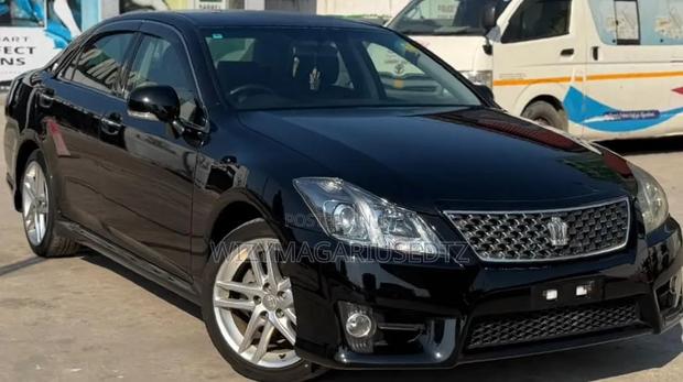 Toyota Crown 2010 Matt Black
