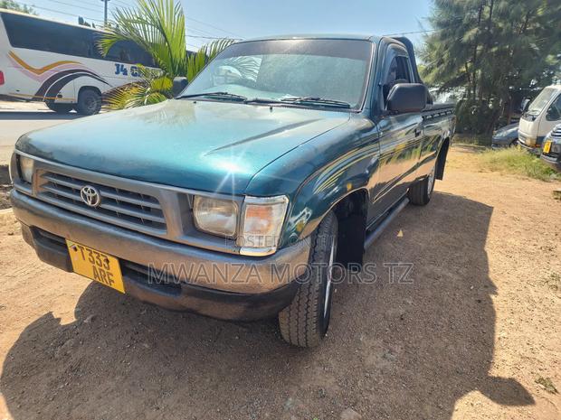 Toyota Hilux 2002 Green