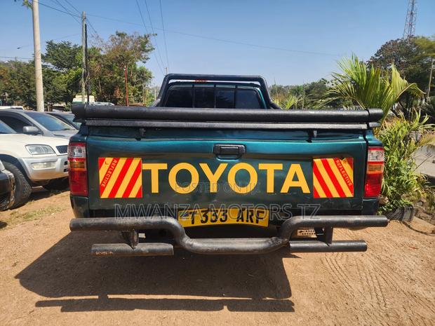Toyota Hilux 2002 Green