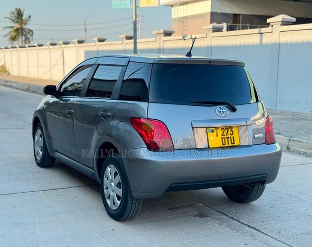 Toyota IST 2007 Gray