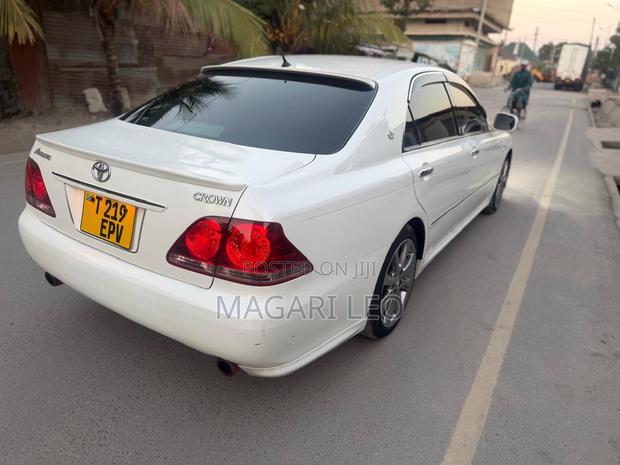 Toyota Crown Royale 2005 White