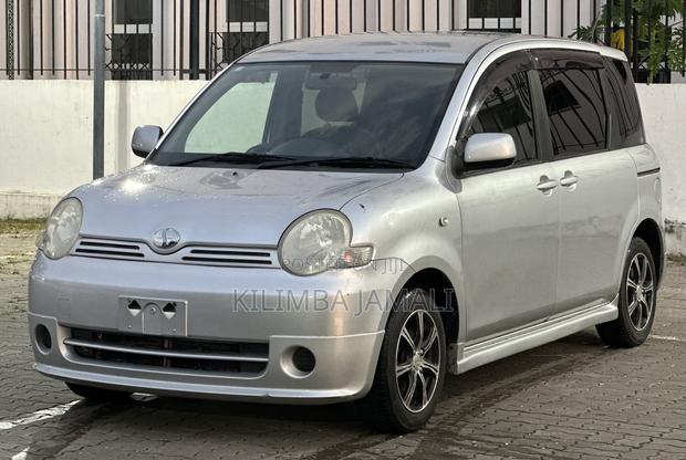 Toyota Sienta 2005 Silver