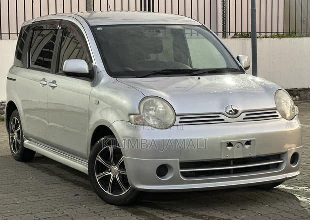 Toyota Sienta 2005 Silver