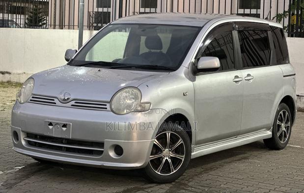 Toyota Sienta 2005 Silver
