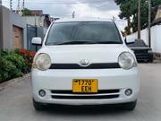 Toyota Sienta 2005 White for sale