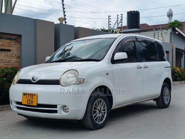 Toyota Sienta 2005 White