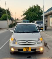 Toyota IST 2003 Gold for sale